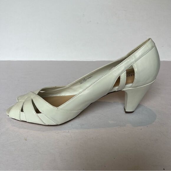 Easy Street Women's Pumps Cream Slip On Open Toe 11M - Picture 3 of 9